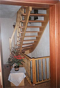 Geschoss-Treppe aus Massivholz